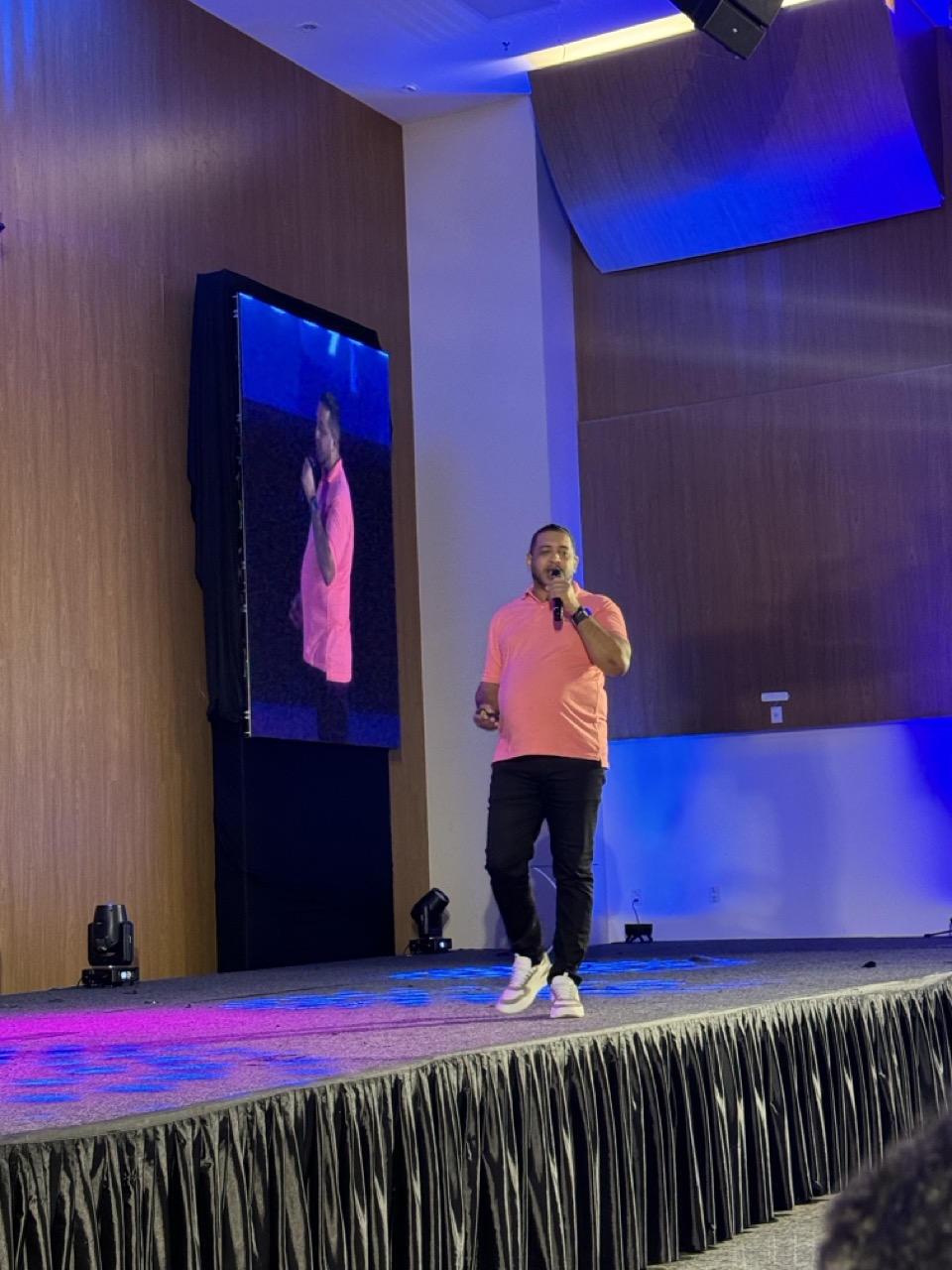 João Marcelo apresentando